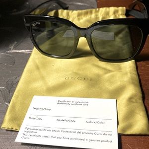 Black pair of female Gucci glasses with certificate of authenticity and brochure
